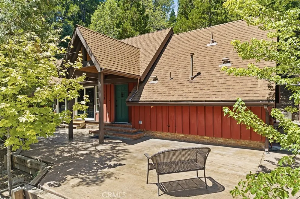118 E LANE Lake Arrowhead, CA 92352