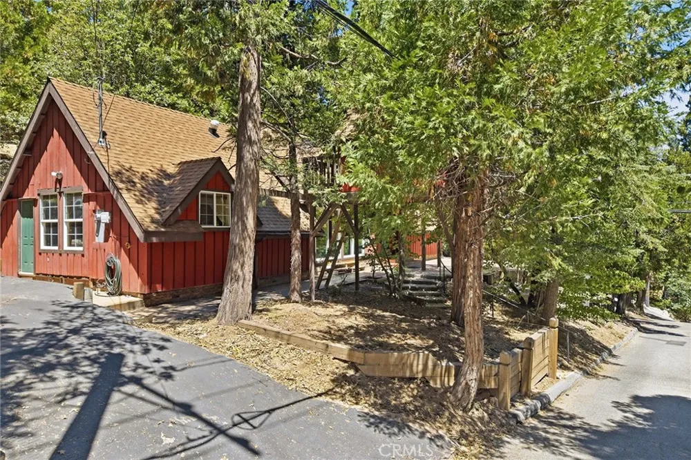 118 E LANE Lake Arrowhead, CA 92352