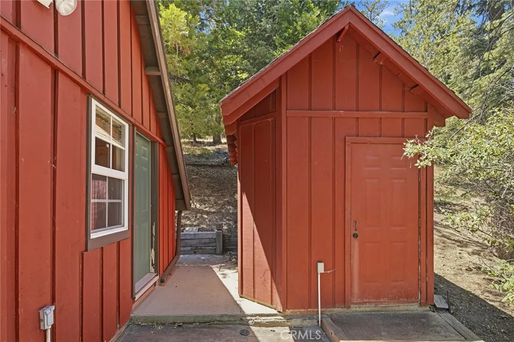 118 E LANE Lake Arrowhead, CA 92352