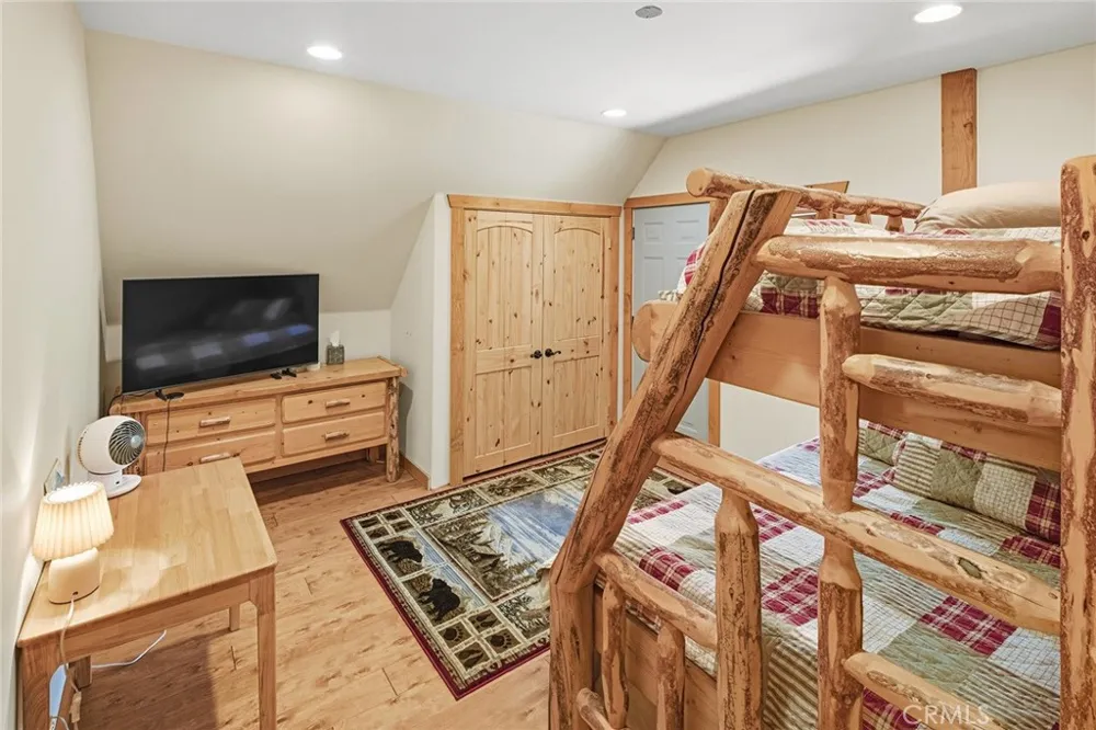 118 E LANE Lake Arrowhead, CA 92352
