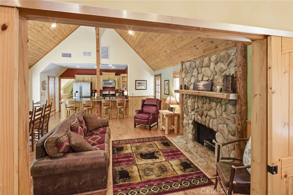 118 E LANE Lake Arrowhead, CA 92352