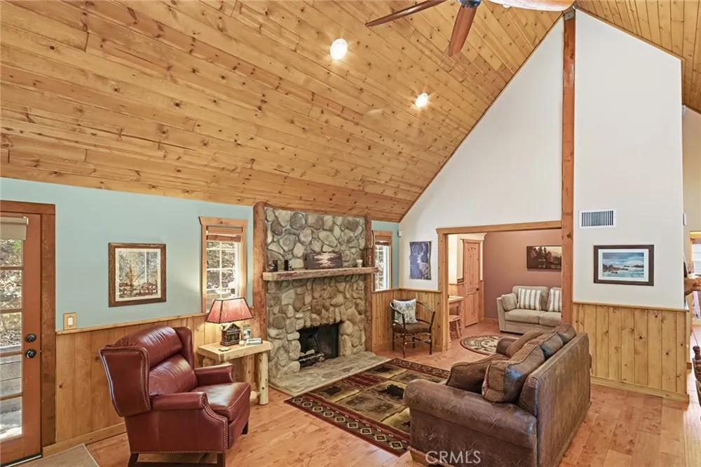 118 E LANE Lake Arrowhead, CA 92352