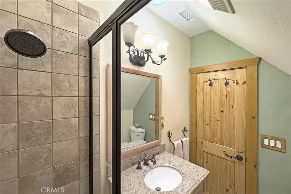 118 E LANE Lake Arrowhead, CA 92352