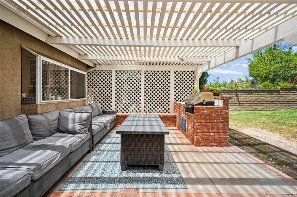 27184 Highlands Lane Valencia, CA 91354