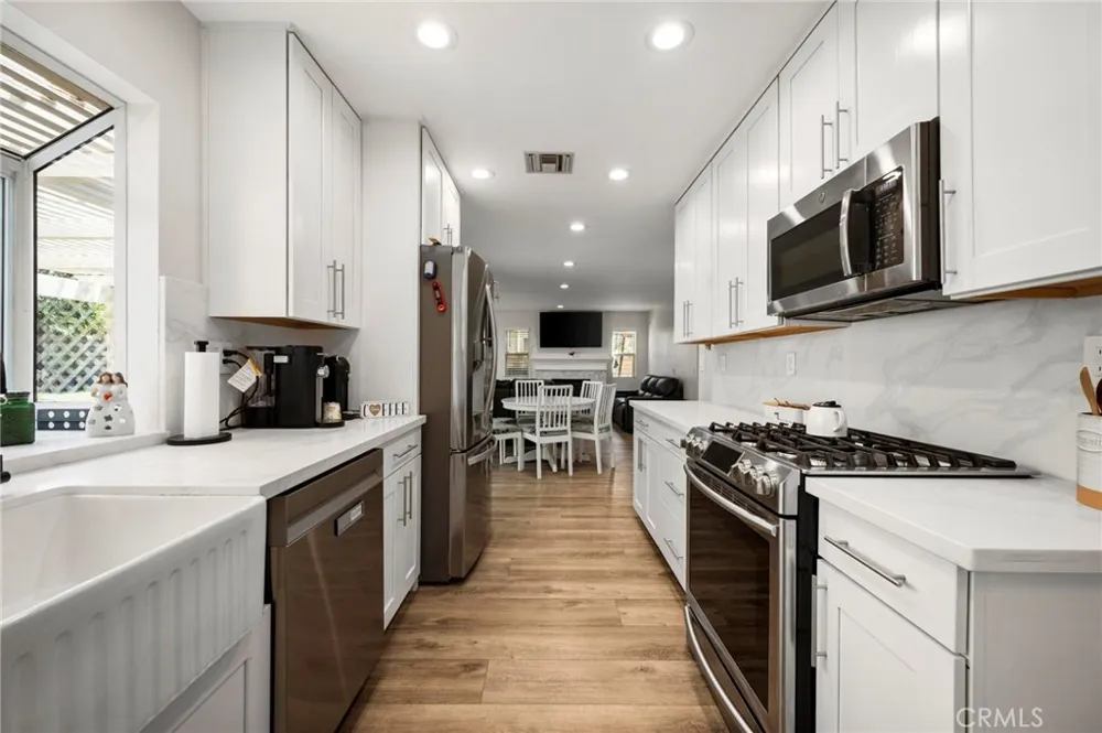 27184 Highlands Lane Valencia, CA 91354