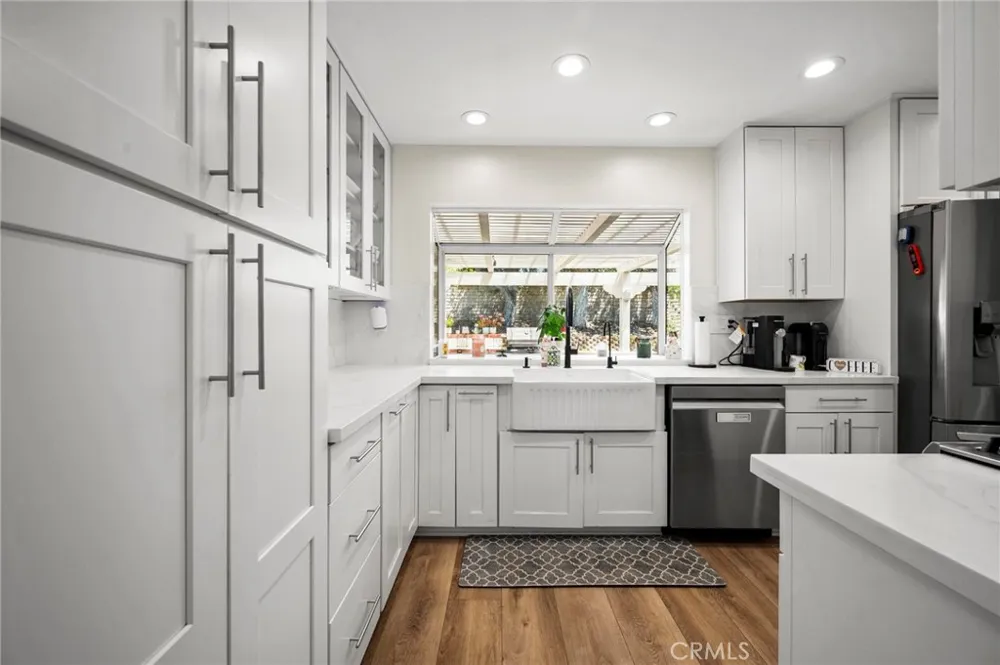 27184 Highlands Lane Valencia, CA 91354