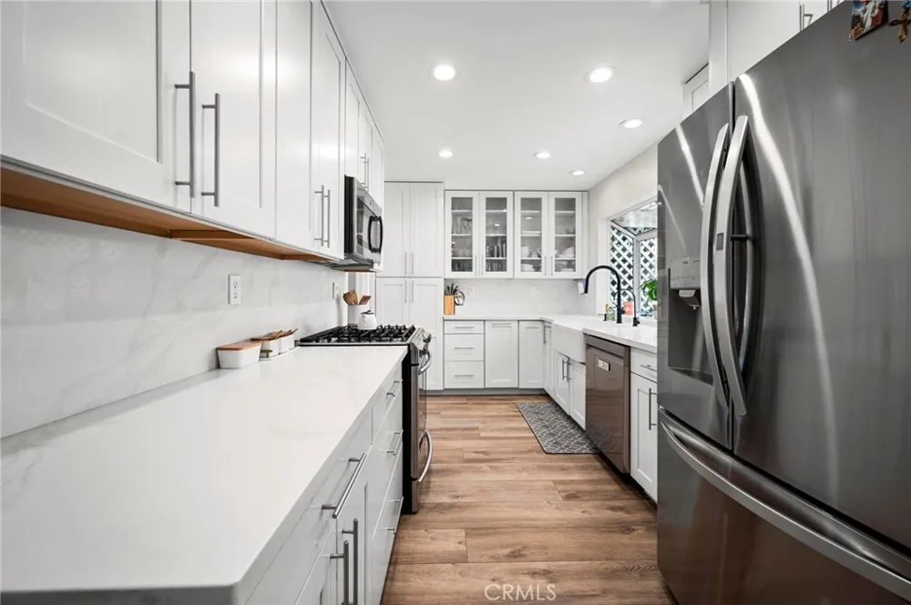 27184 Highlands Lane Valencia, CA 91354