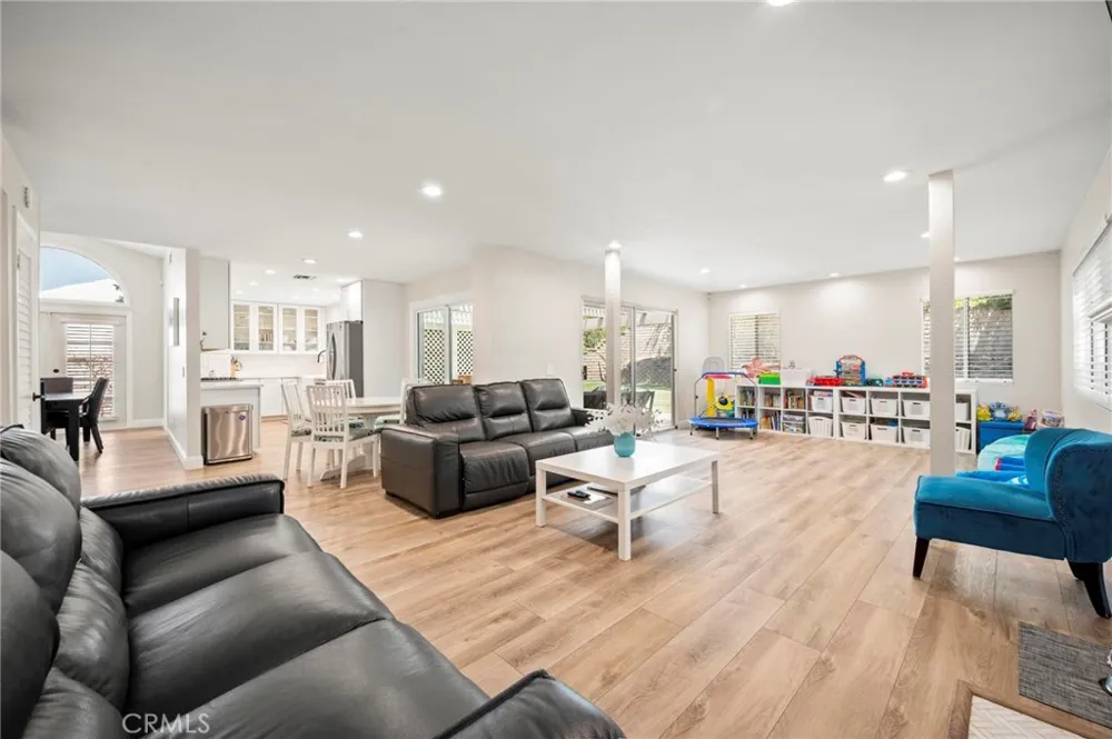 27184 Highlands Lane Valencia, CA 91354