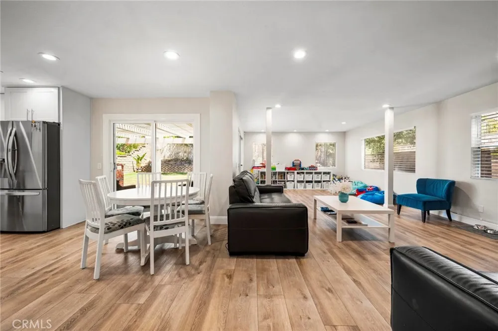 27184 Highlands Lane Valencia, CA 91354