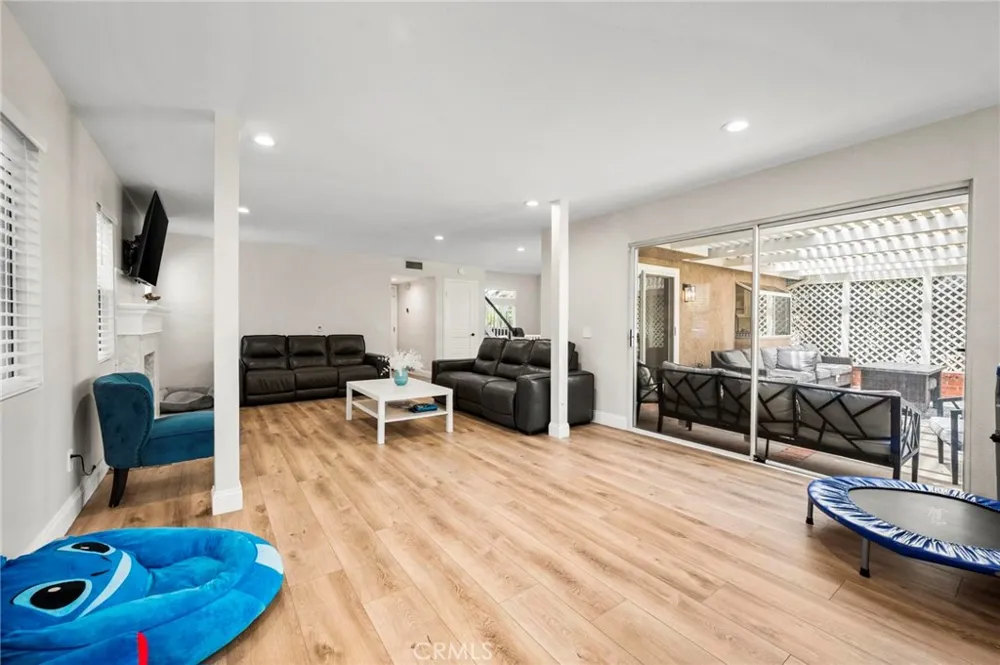 27184 Highlands Lane Valencia, CA 91354