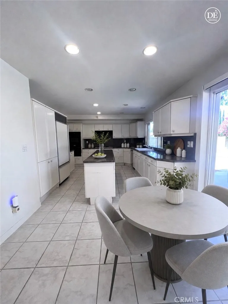 10209 Oakdale Chatsworth, CA 91311
