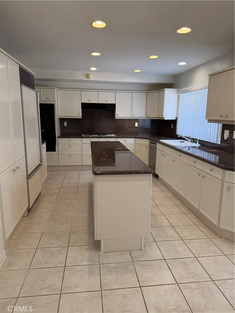 10209 Oakdale Chatsworth, CA 91311