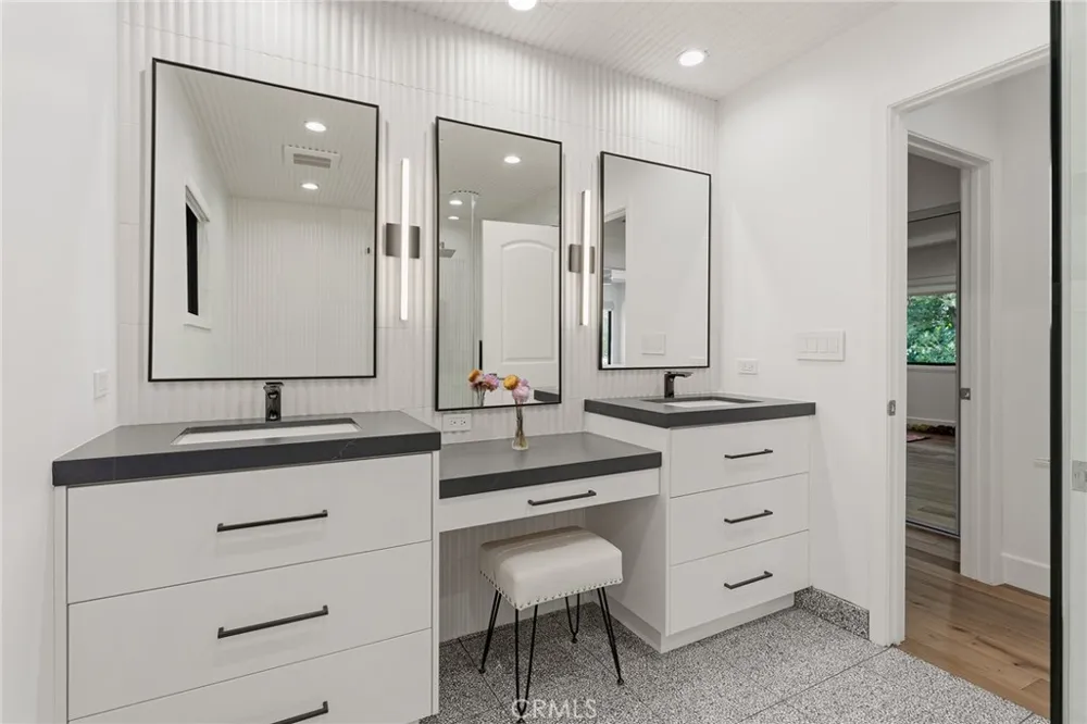 4425 Park Alisal Calabasas, CA 91302