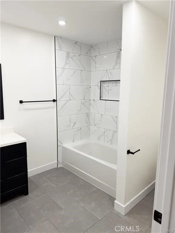 17000 Burbank Boulevard #305 Encino, CA 91316