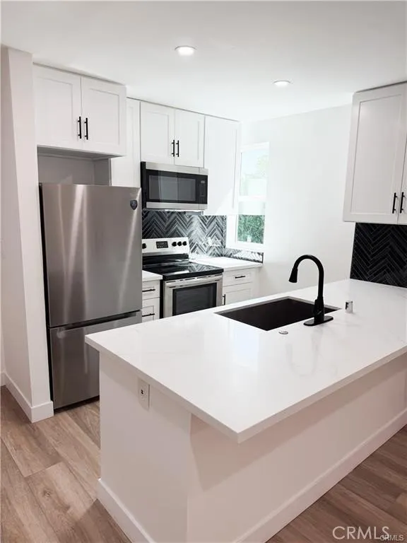 17000 Burbank Boulevard #305 Encino, CA 91316