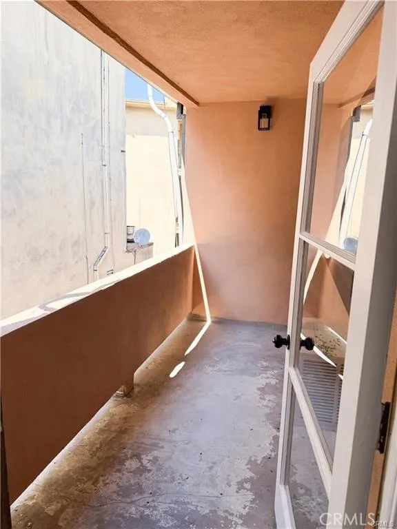 17000 Burbank Boulevard #305 Encino, CA 91316