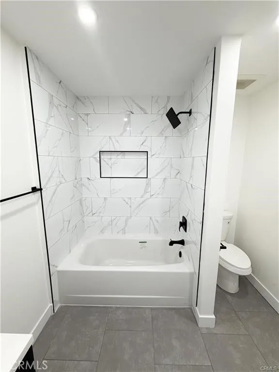 17000 Burbank Boulevard #305 Encino, CA 91316