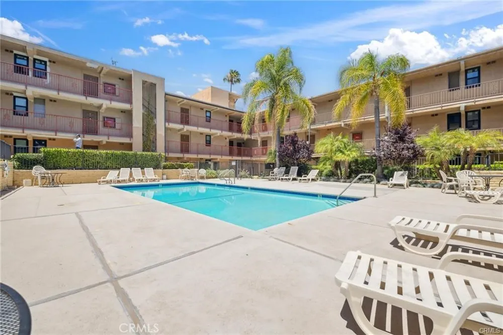 17000 Burbank Boulevard #110 Encino, CA 91316