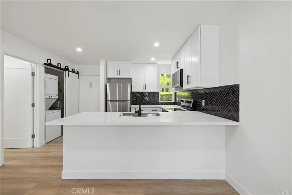 17000 Burbank Boulevard #110 Encino, CA 91316