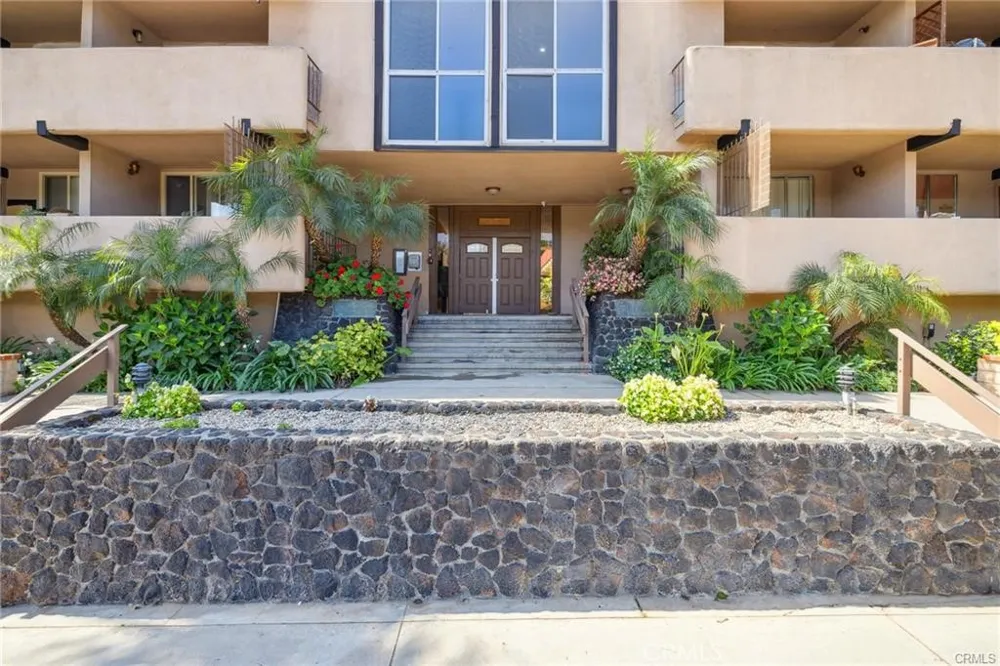 17000 Burbank Boulevard #110 Encino, CA 91316