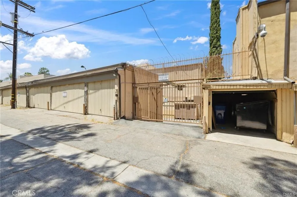 17000 Burbank Boulevard #110 Encino, CA 91316