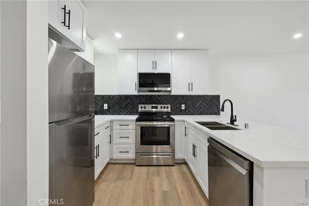 17000 Burbank Boulevard #110 Encino, CA 91316