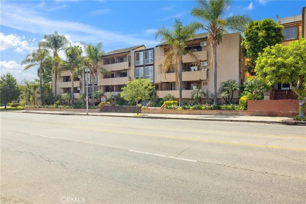 17000 Burbank Boulevard #110 Encino, CA 91316