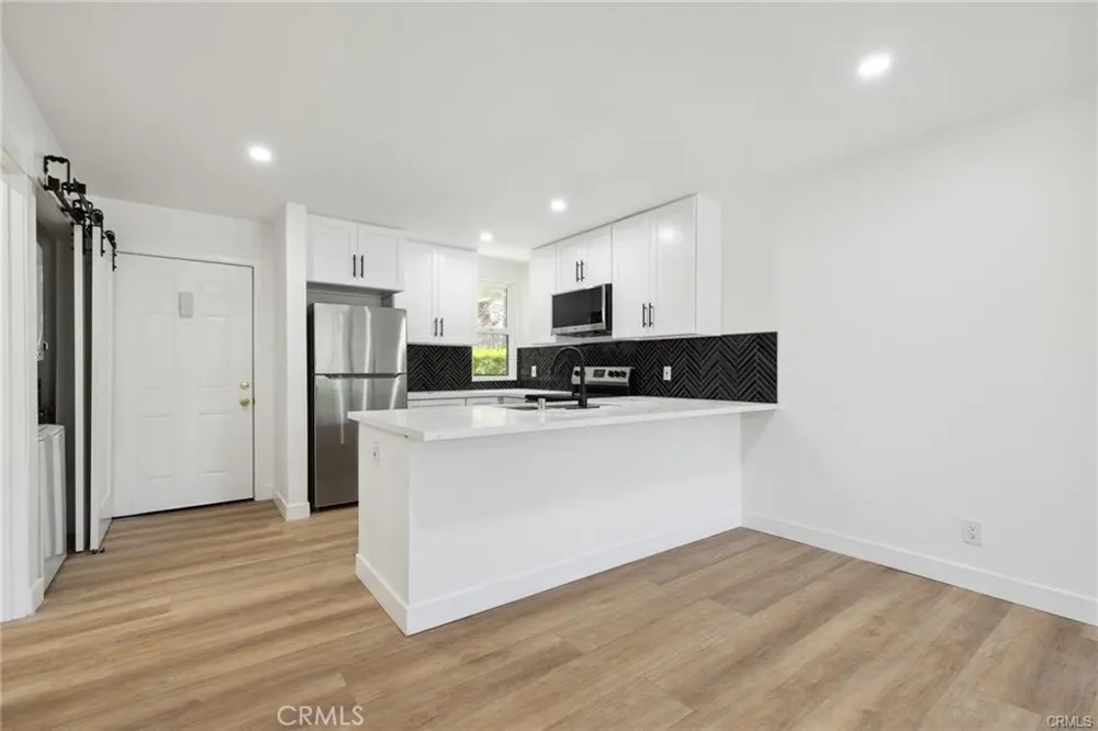 17000 Burbank Boulevard #110 Encino, CA 91316
