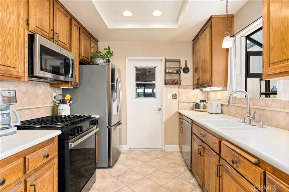 33 Madrid Newbury Park, CA 91320