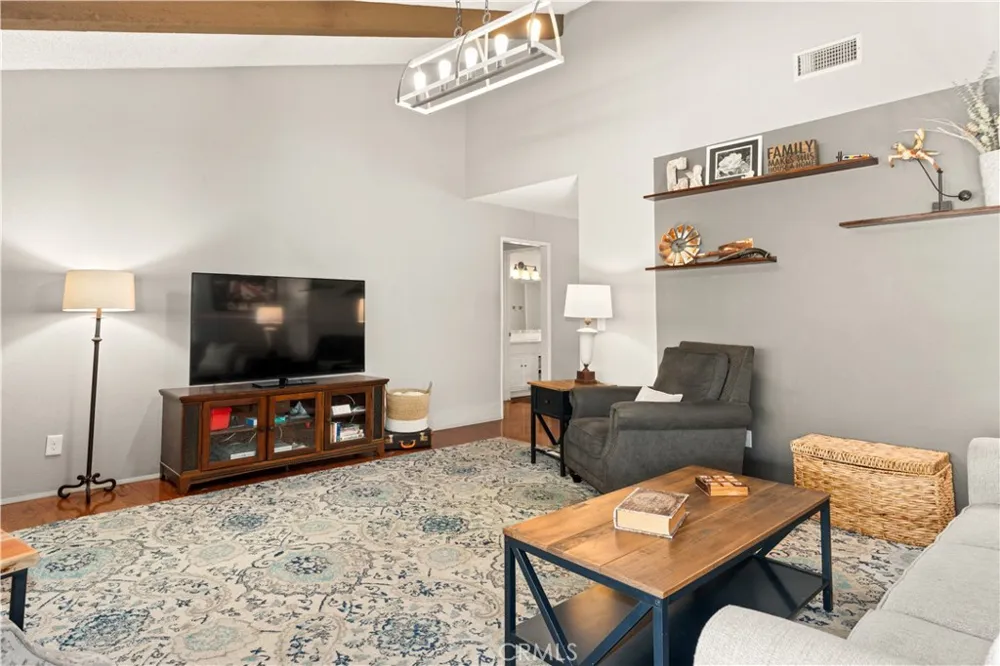 33 Madrid Newbury Park, CA 91320