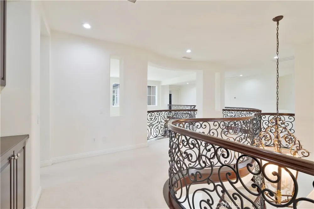 20311 Via Botticelli Northridge, CA 91326