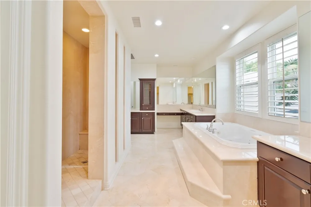 20311 Via Botticelli Northridge, CA 91326