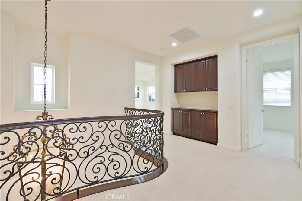 20311 Via Botticelli Northridge, CA 91326