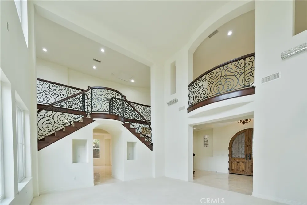 20311 Via Botticelli Northridge, CA 91326
