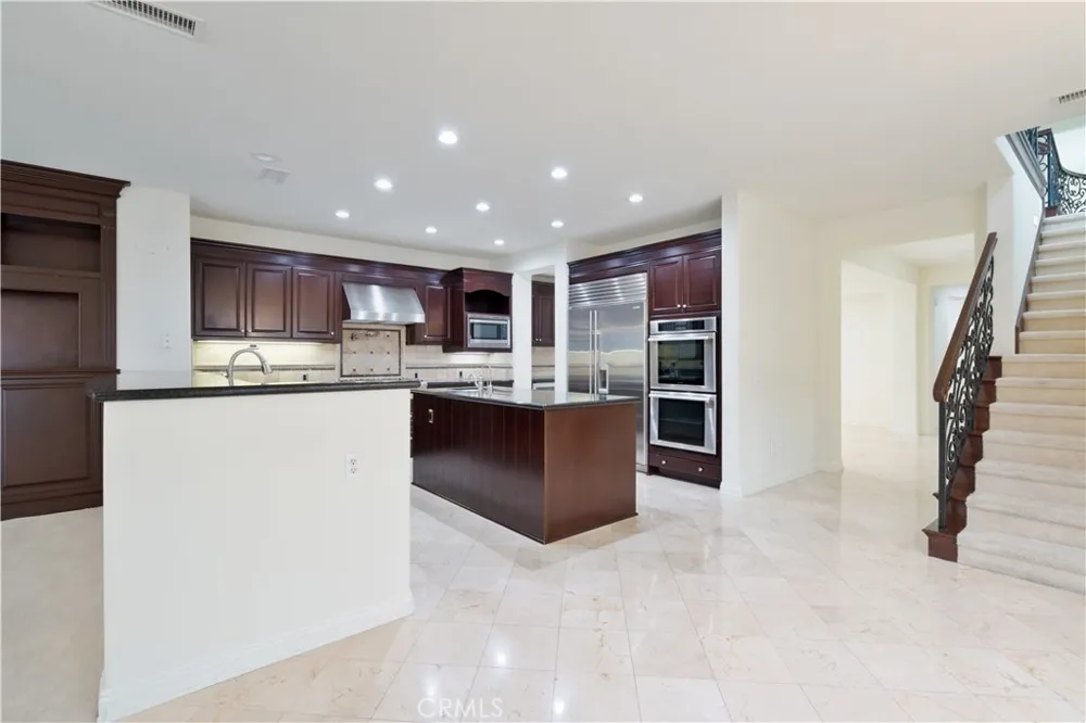 20311 Via Botticelli Northridge, CA 91326