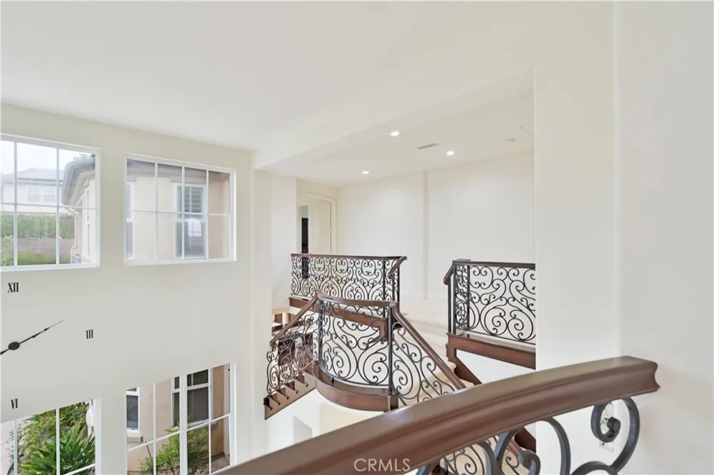 20311 Via Botticelli Northridge, CA 91326