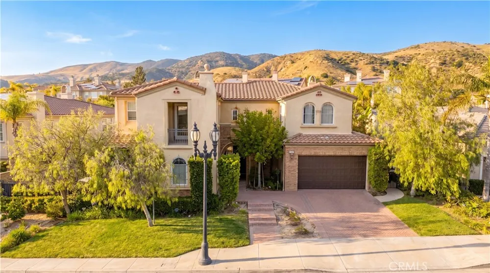 20311 Via Botticelli Northridge, CA 91326