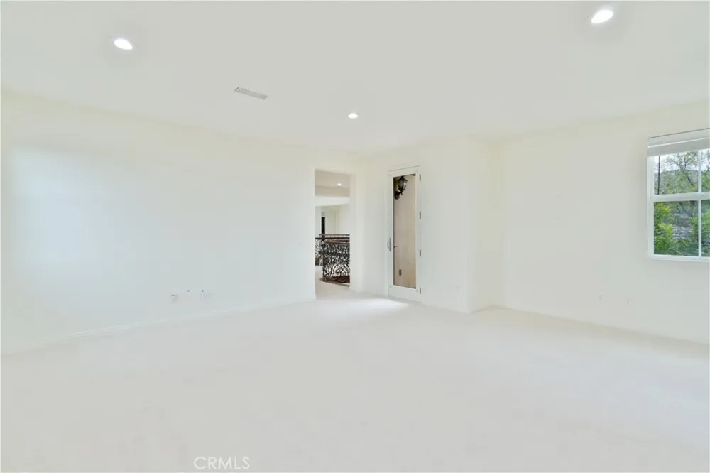 20311 Via Botticelli Northridge, CA 91326
