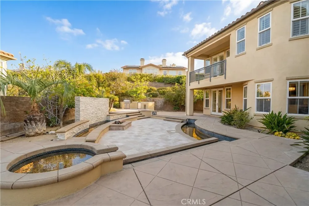 20311 Via Botticelli Northridge, CA 91326