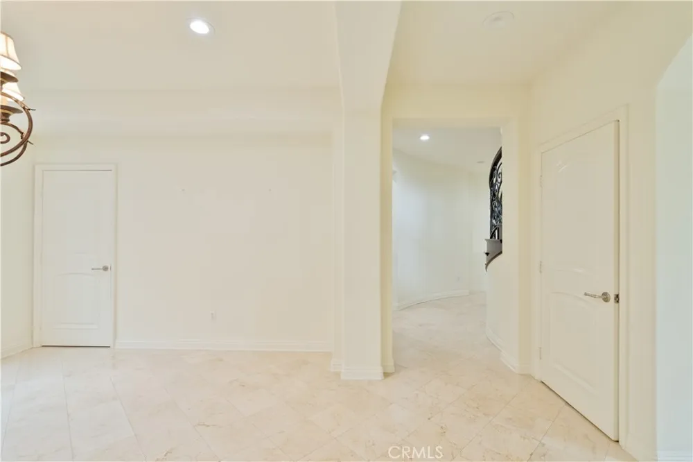 20311 Via Botticelli Northridge, CA 91326