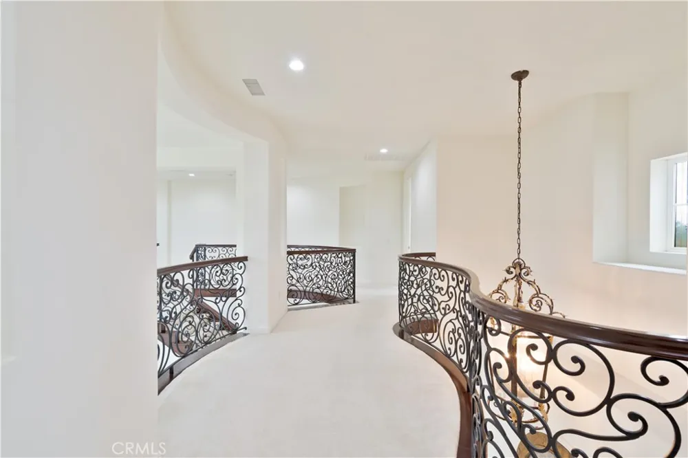 20311 Via Botticelli Northridge, CA 91326