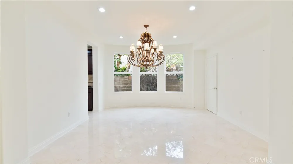 20311 Via Botticelli Northridge, CA 91326