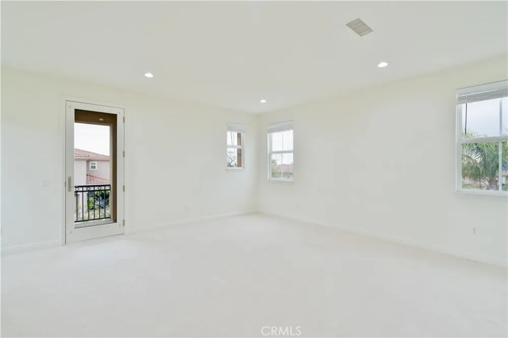 20311 Via Botticelli Northridge, CA 91326