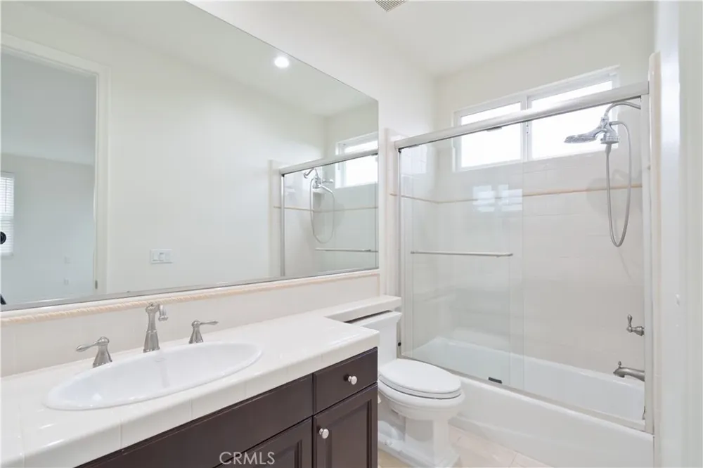 20311 Via Botticelli Northridge, CA 91326