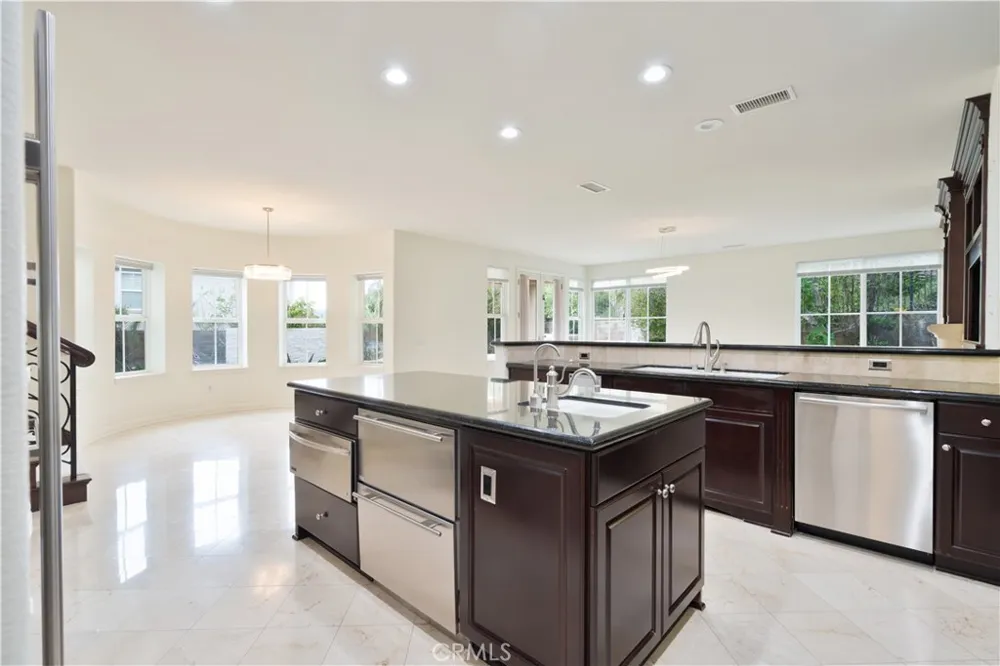 20311 Via Botticelli Northridge, CA 91326