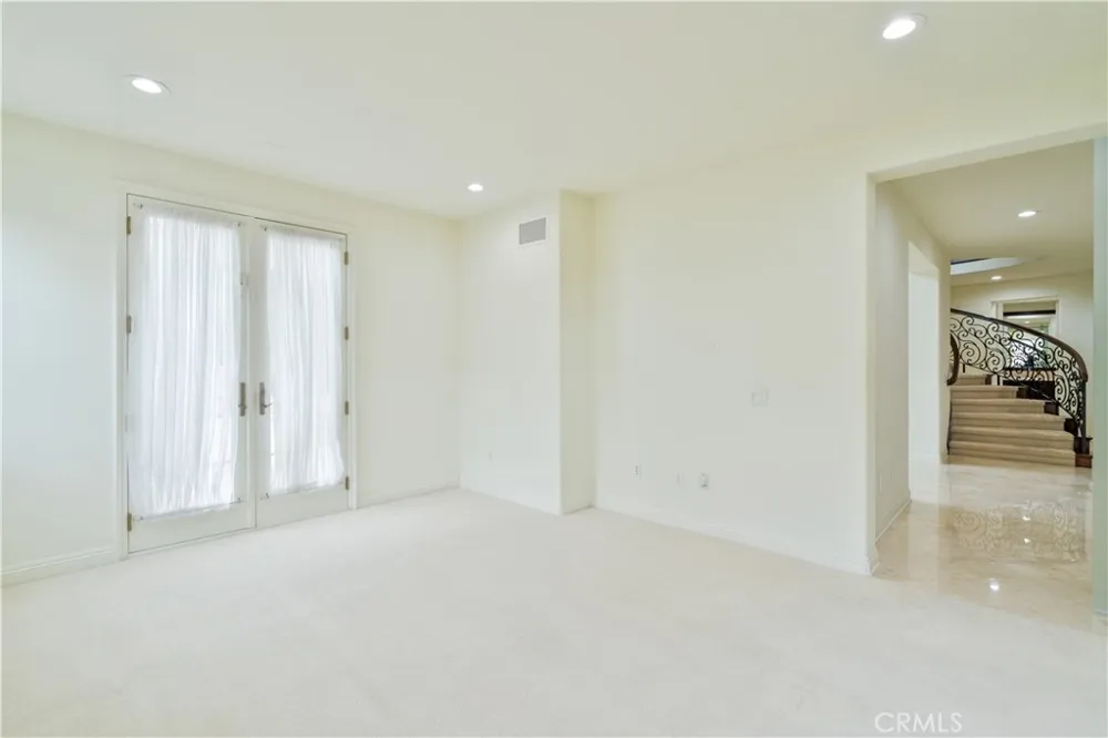 20311 Via Botticelli Northridge, CA 91326