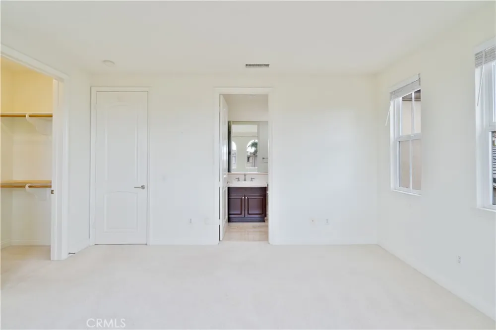 20311 Via Botticelli Northridge, CA 91326