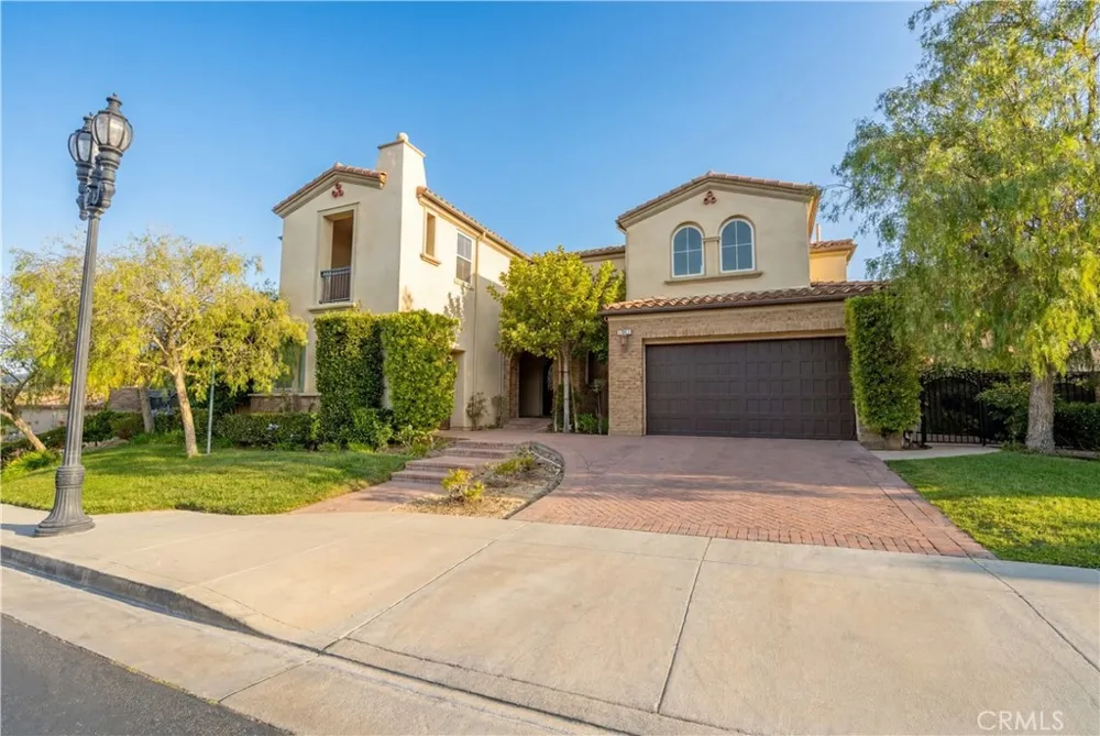 20311 Via Botticelli Northridge, CA 91326