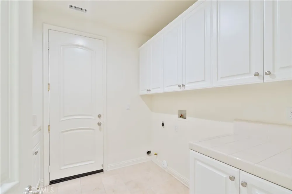 20311 Via Botticelli Northridge, CA 91326