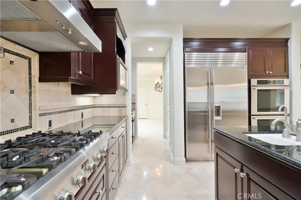 20311 Via Botticelli Northridge, CA 91326
